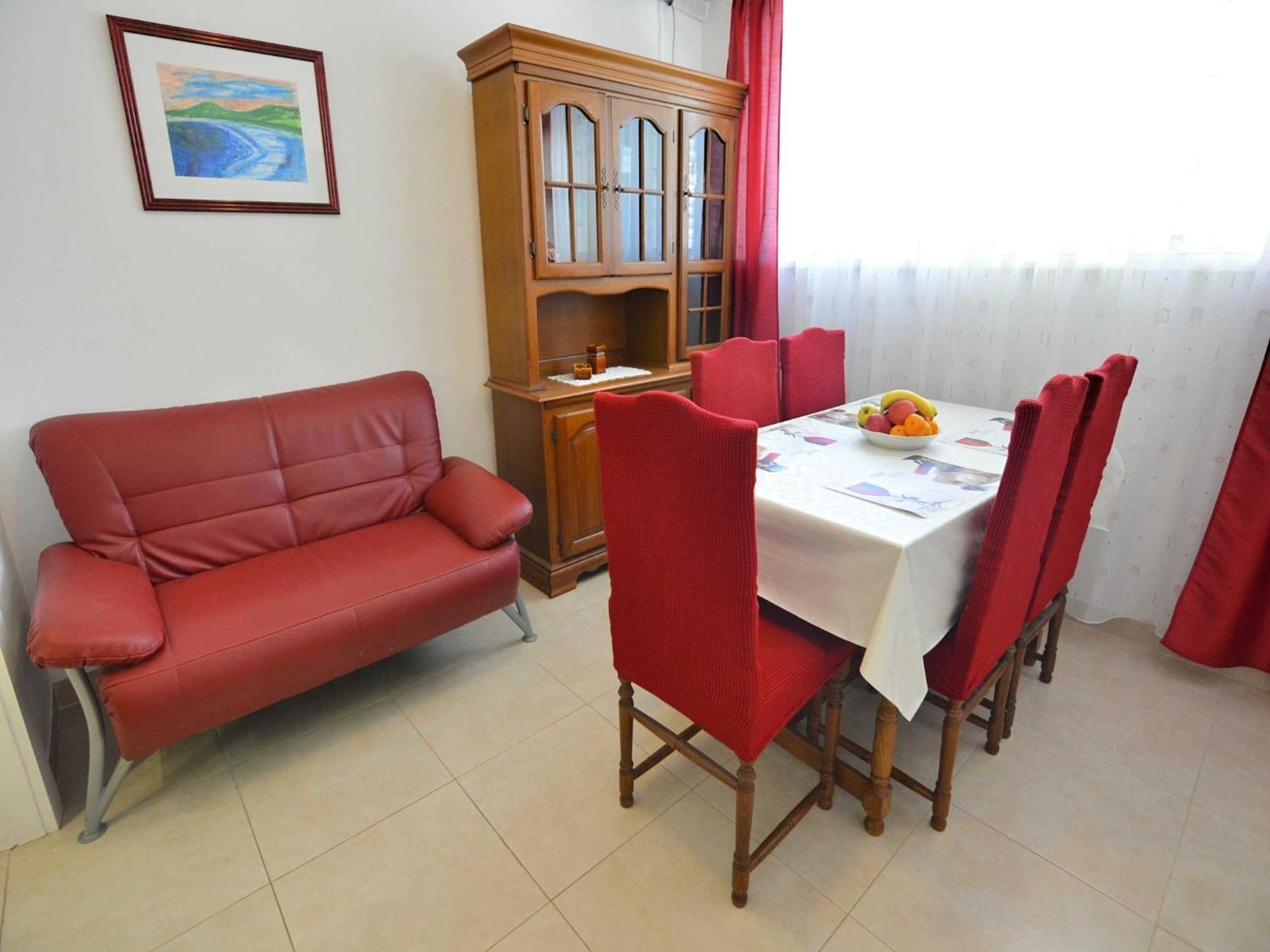 Vela - Two Bedroom With Balcony Makarská