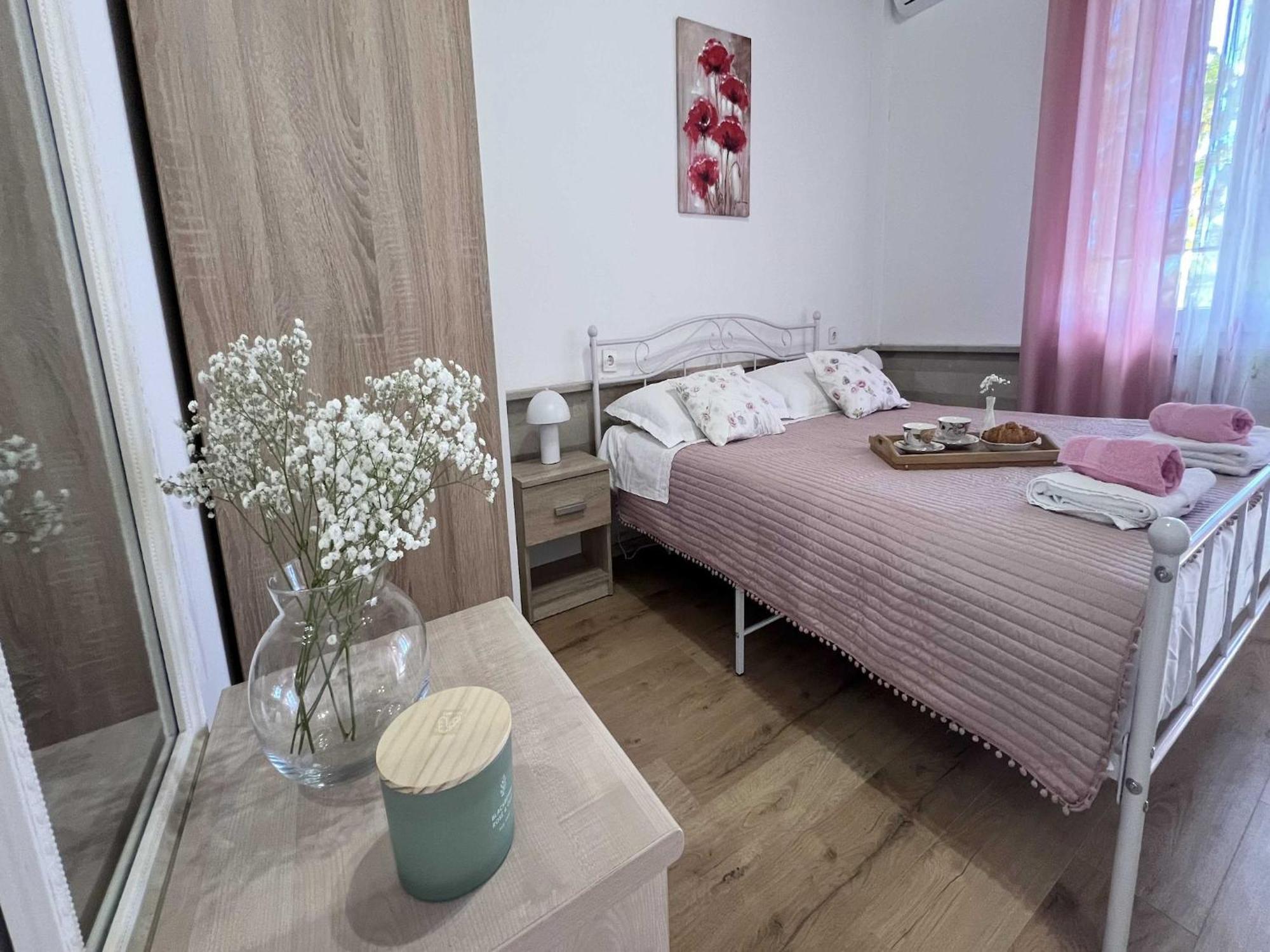 Vela - Two Bedroom With Balcony Apartmán *